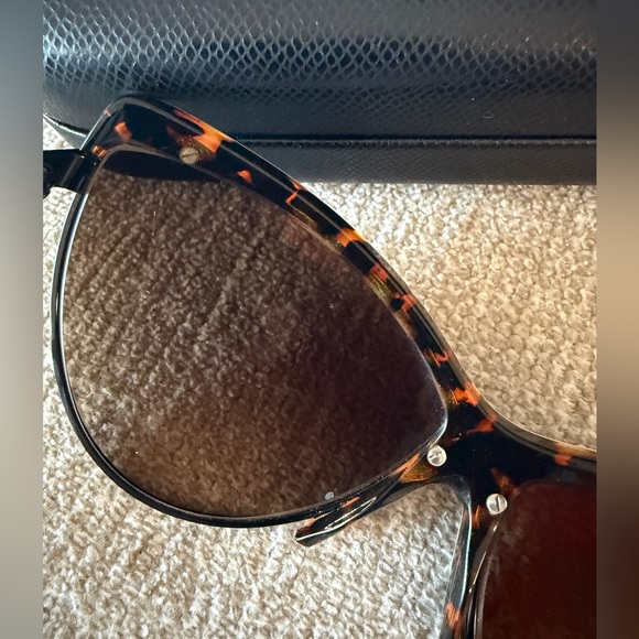 Victoria Beckham Dark Green Cat-Eye Sunglasses - Picture 5 of 11